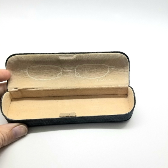 Design Optics Frameless Eyeglasses With Case - Picture 3 of 8